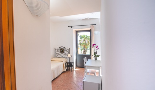 Single Room, Terrace