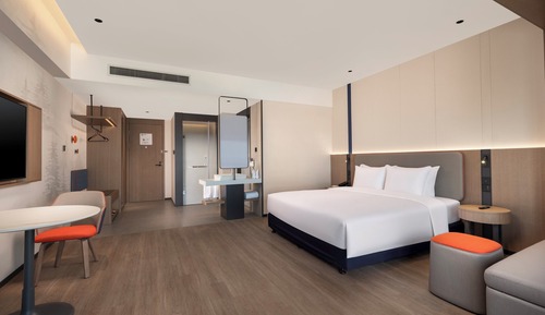 1 King Standard Extra Floor Space