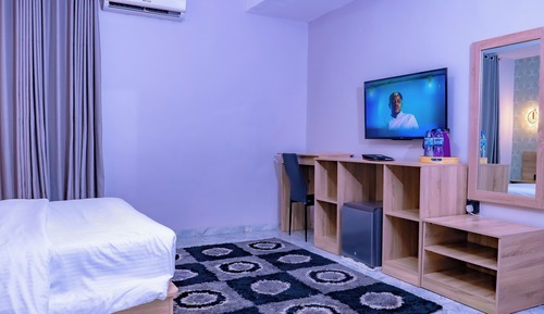 Deluxe Suite, City View