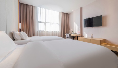Luxury Twin Room, City View