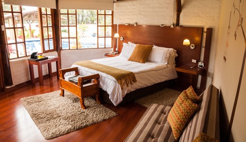 Deluxe Room, 1 King Bed, Garden View, Poolside