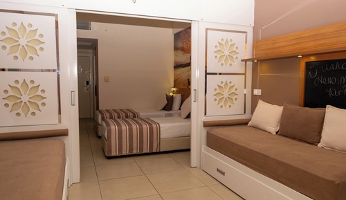 Family Room, Multiple Beds