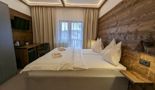 Double Room (2 extra beds)