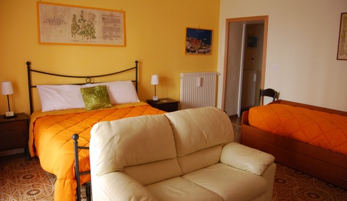 Comfort Room, 1 Queen Bed, City View