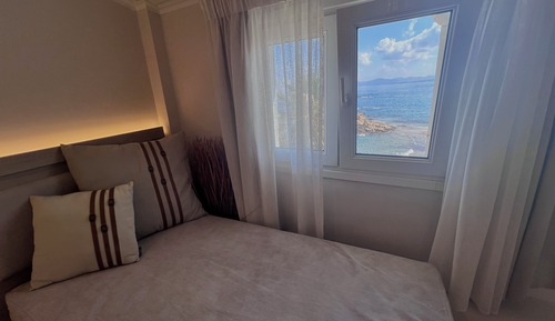 Studio, Sea View