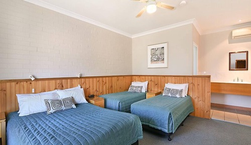Deluxe Family Room