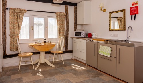 Apartment, 1 King Bed, Kitchenette