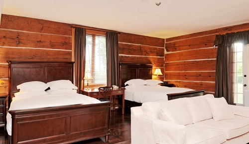 Dunsford House Suite, 2 Queen Beds & Sofa 