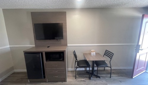 Basic Room, 2 Queen Beds, Smoking
