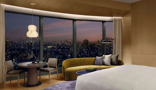 Junior Suite, 1 King Bed, Non Smoking, City View (Corner)