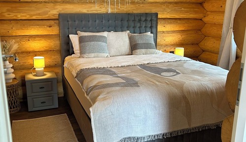 Deluxe Chalet, Hill View