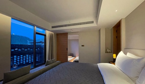 Luxury Suite