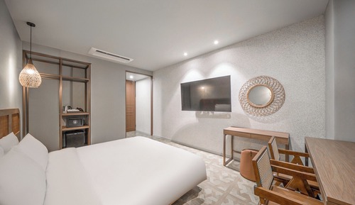 Double Room, 1 King Bed, Non Smoking, City View