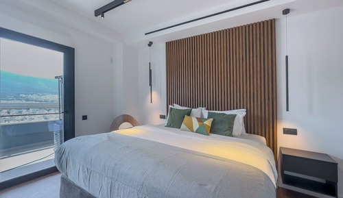 Luxury Apartment, City View