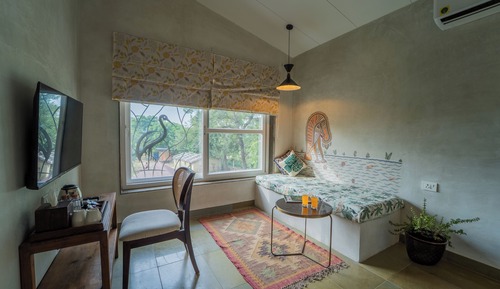 Sarus Room