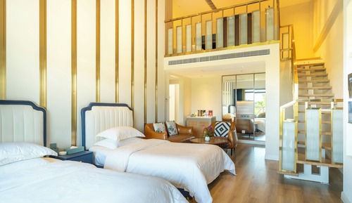 Riverside Duplex Suite with Balcony