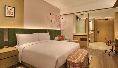 Comfort Room, 1 King Bed (High Floor)