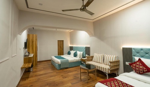 Family Suite Lake facing