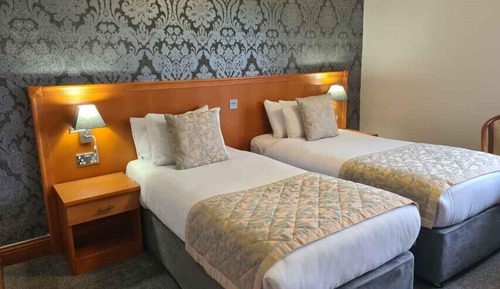 Standard Twin Room