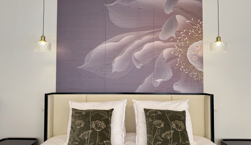Deluxe Room Kingsize Bed 1