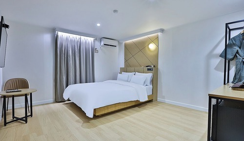 Classic Double Room, City View