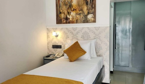 Deluxe Single Room