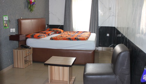 Single Room, 1 Queen Bed, Roll-in Shower, Non Smoking