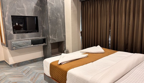 Suite, City View