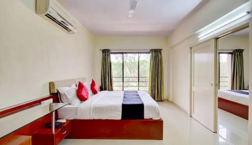 Deluxe Family Room Level 1