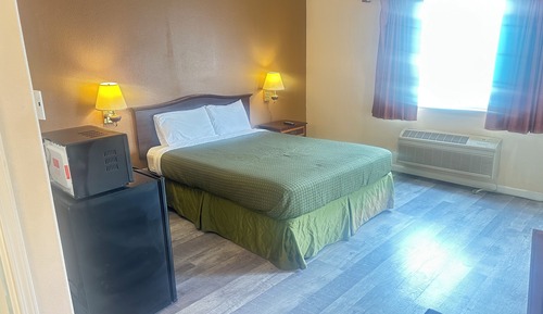 Standard Room, 1 Queen Bed