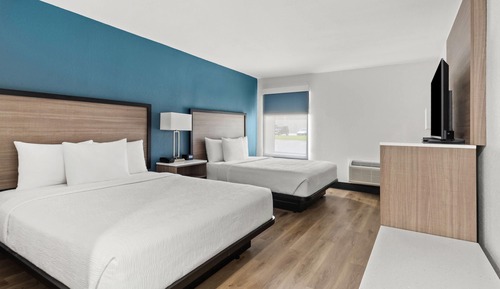 Room, 2 Queen Beds, Mobility Accessible, Non Smoking (Roll-in Shower)