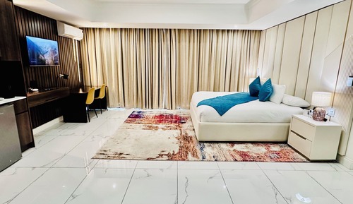 Luxury Suite, Balcony, Pool View