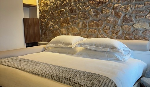 Small double room partial lake view