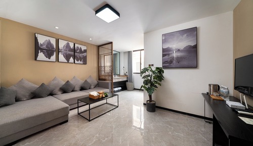 Senior Quadruple Room, Hill View