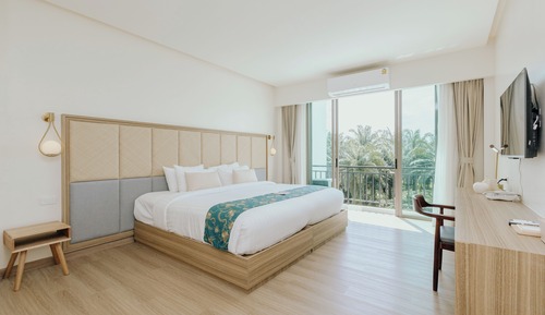 Superior Room, Pool View