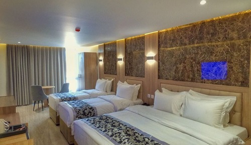 Classic Quadruple Room, City View