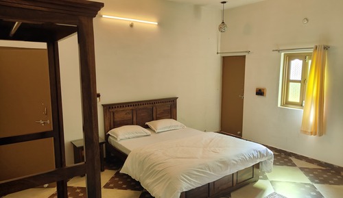 Business Double Room, 1 Queen Bed, Smoking