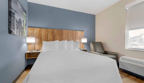 Standard Studio, 1 Queen Bed, Non Smoking (Refrigerator & Microwave)