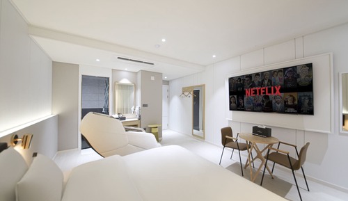 Suite, Lake View