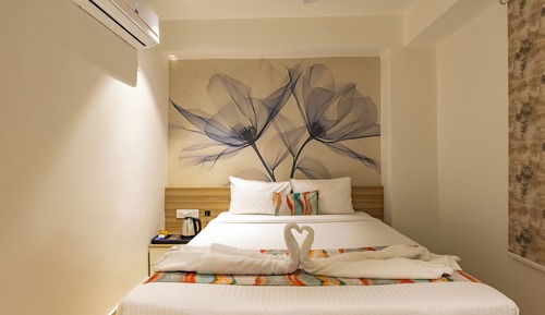 Business Suite, City View
