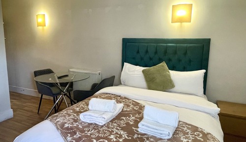 Suite, Ensuite (Flat 23)