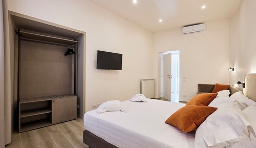 Deluxe Triple Room, Non Smoking, City View