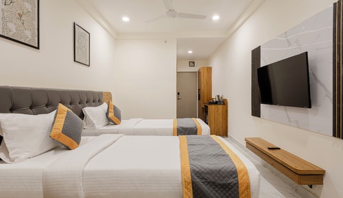 Cozy Twin Room