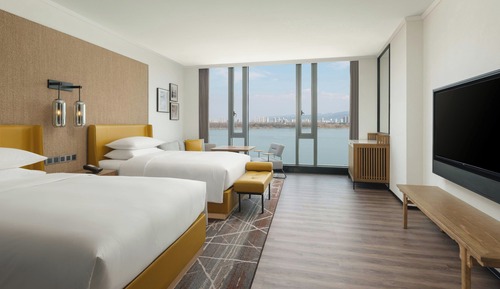 Executive Twin Room with Mountain View