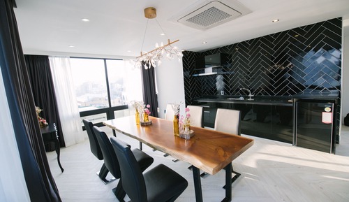 Royal Condo, Sea View