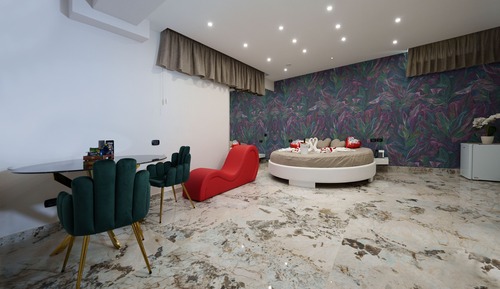 Luxury Suite