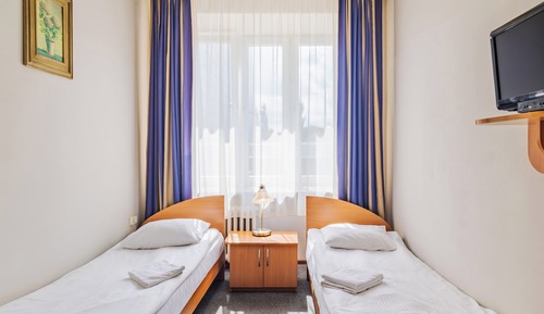 Economy Studio, 2 Twin Beds