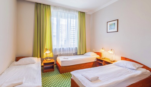 Standard Studio, 3 Twin Beds