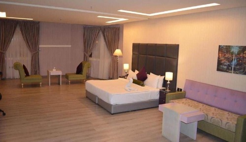 Deluxe Suite