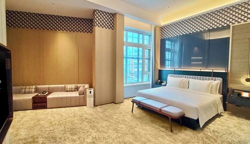 1 King Suite